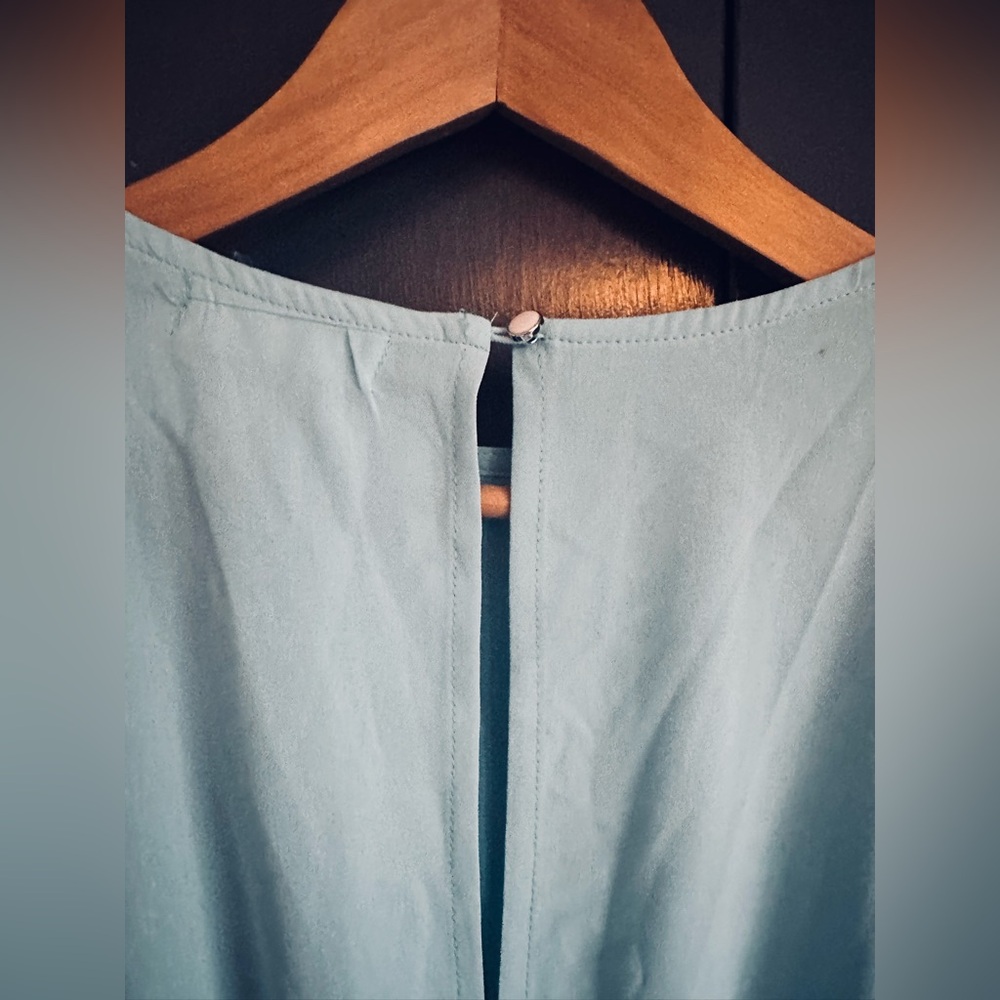 NWT. Sz MED. Pale Blue Foteisy short romper. rounded neck, batwing short sleeves - Picture 13 of 15